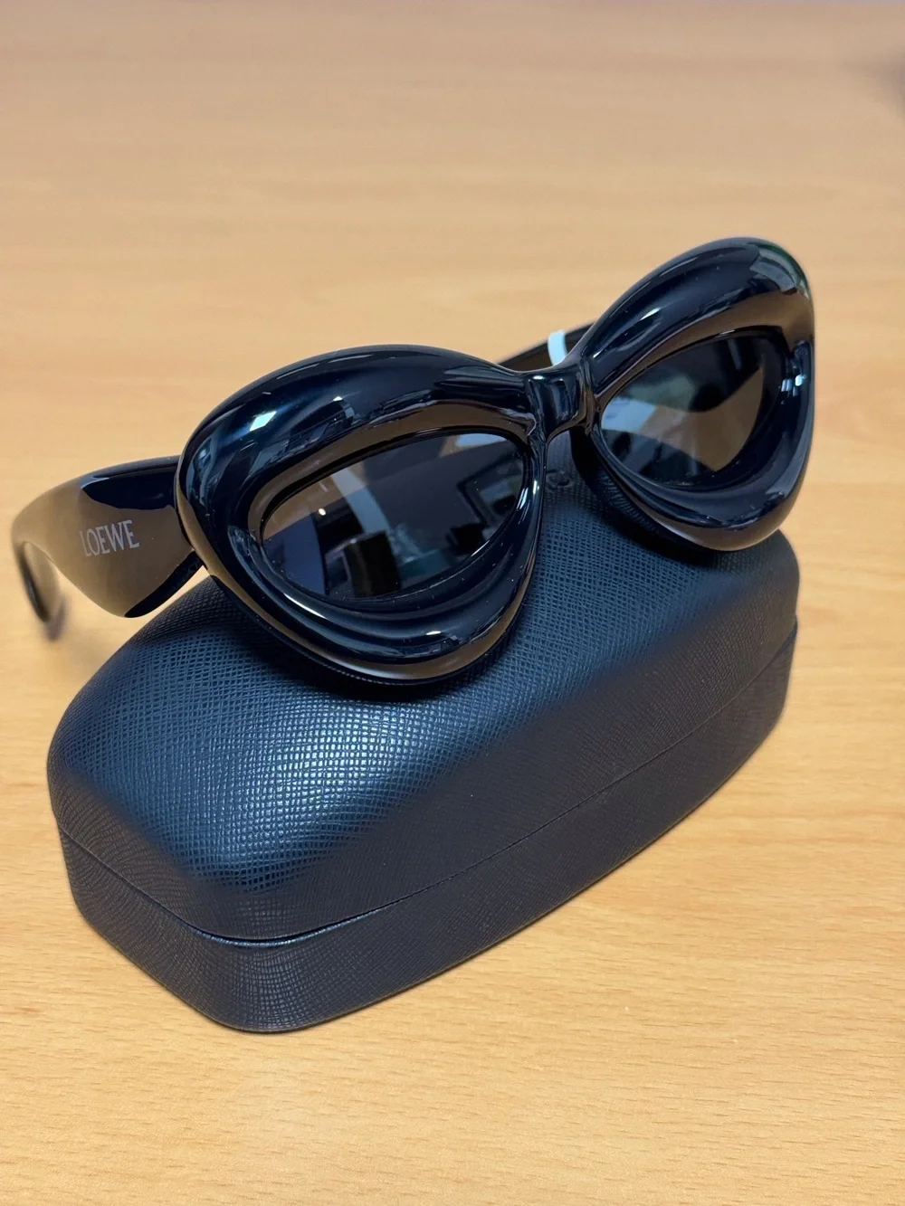 Loewe Women Glossy Black Sculptural Cat-Eye Sunglasses 55mm  NWT